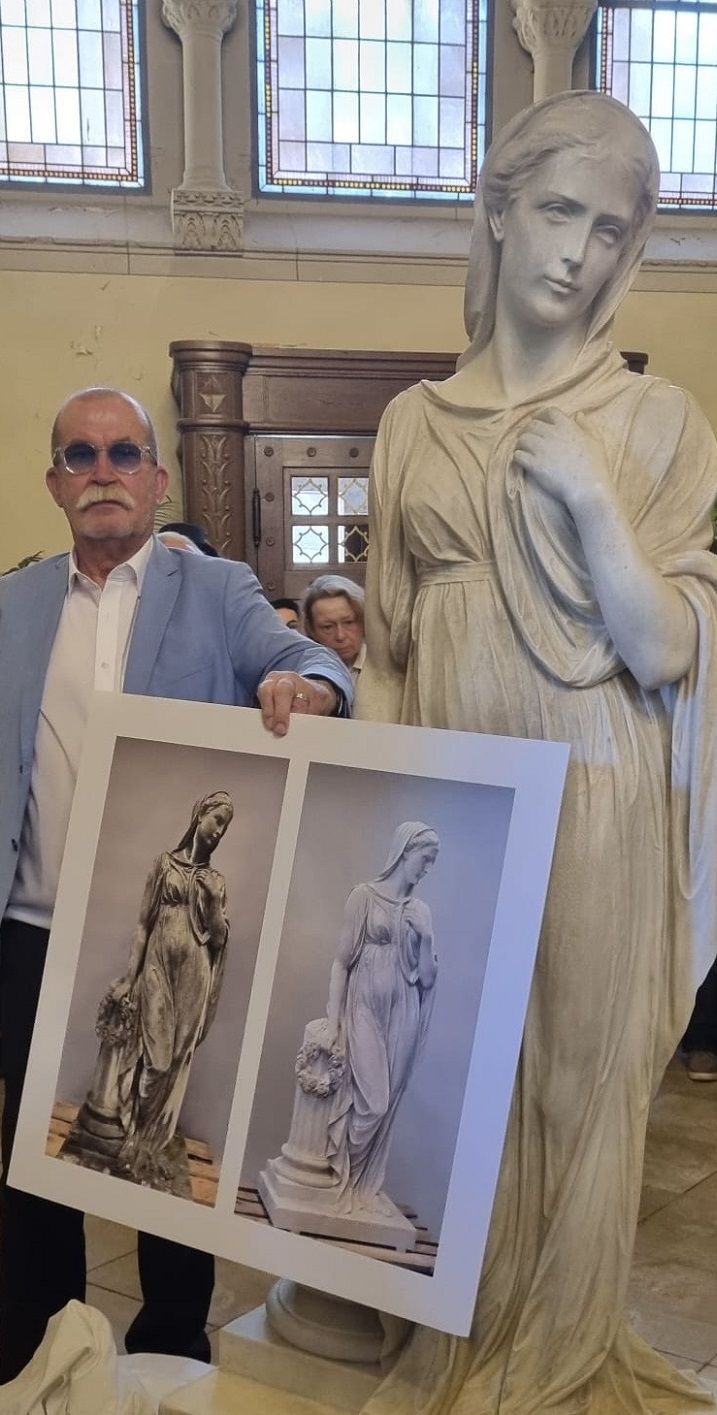 Wieland Brauer bei der Präsentation der restaurierten Marmorskulptur
