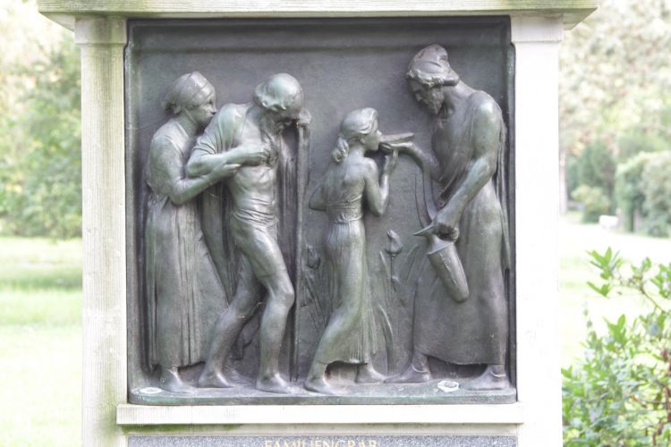Grabmal des Arztes Dr. Arthur Köhler – Detail Relief in Bronze