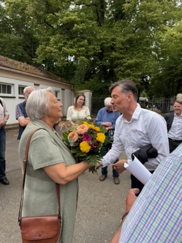 Gratulation Ursula Weißig durch Bürgermeister Rosenthal