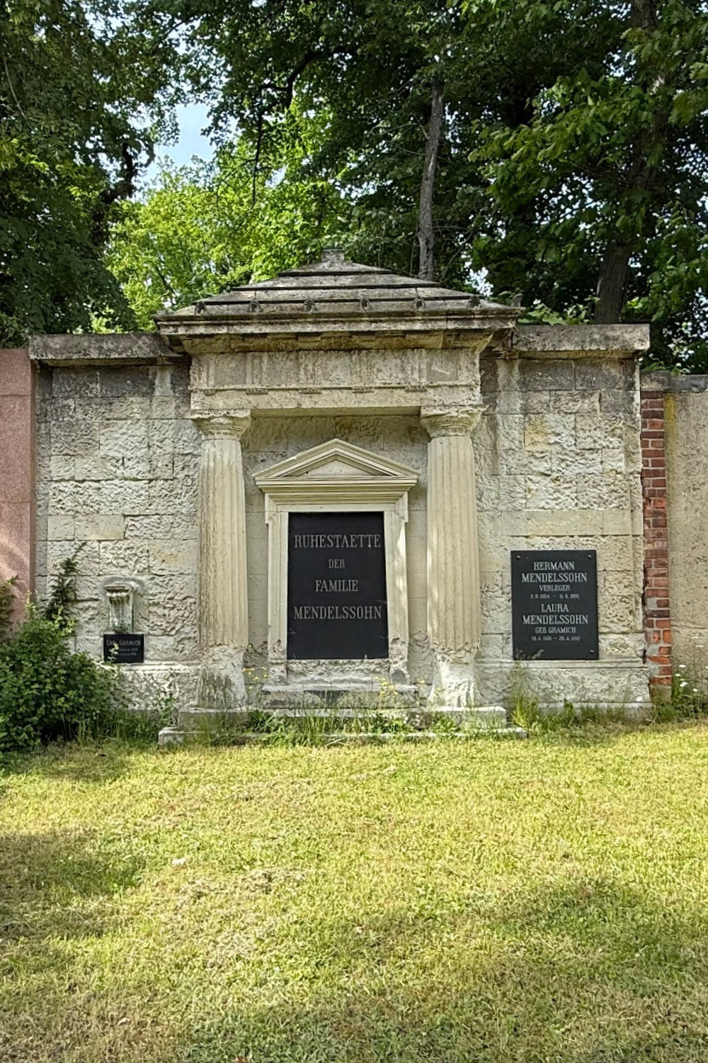 Südfriedhof Wandstelle No.6 / Familie Mendelssohn Südfriedhof Wandstelle No.6 / Familie Mendelssohn