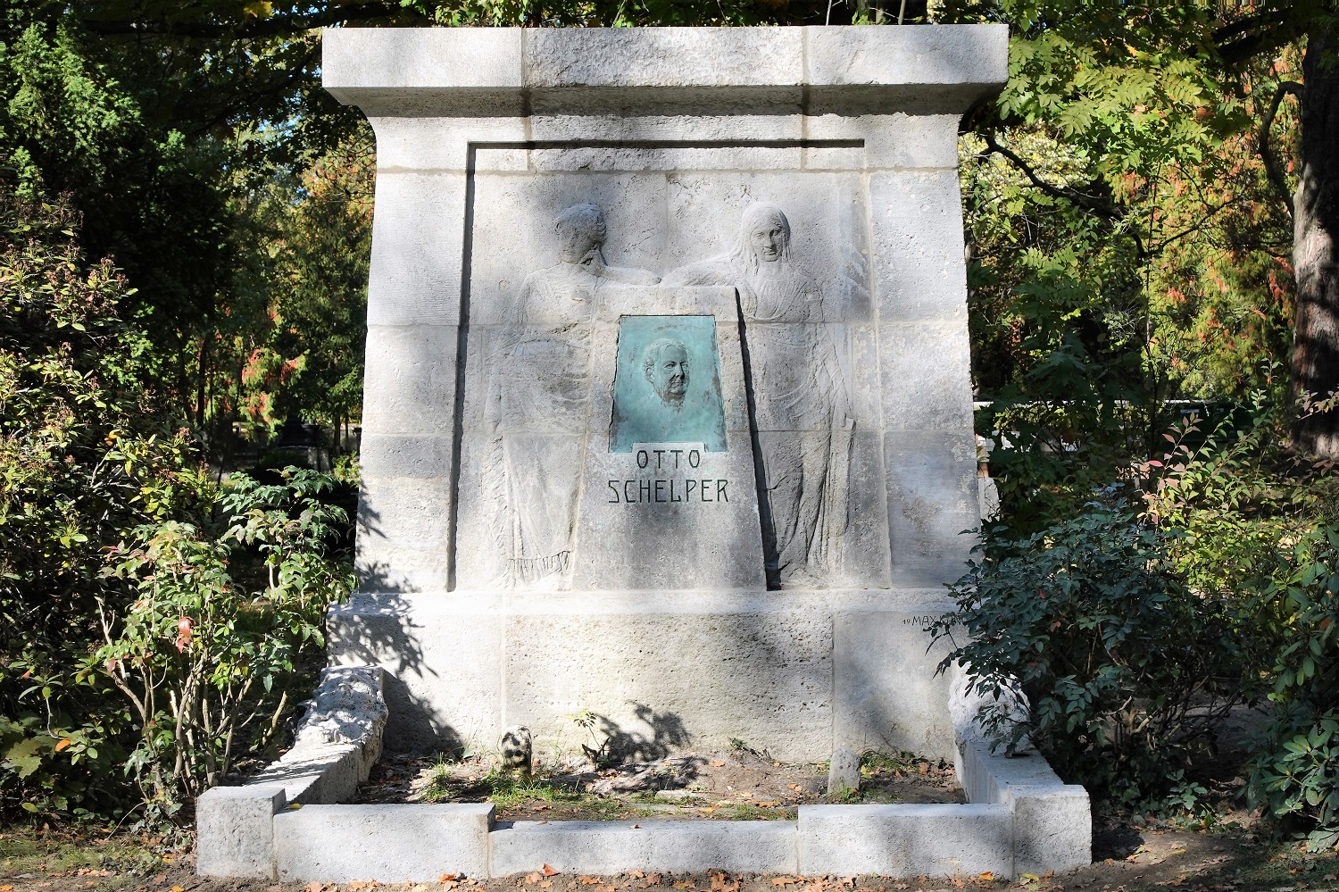 Grabmal Schelper – Zustand nach Restaurierung im Oktober 2022